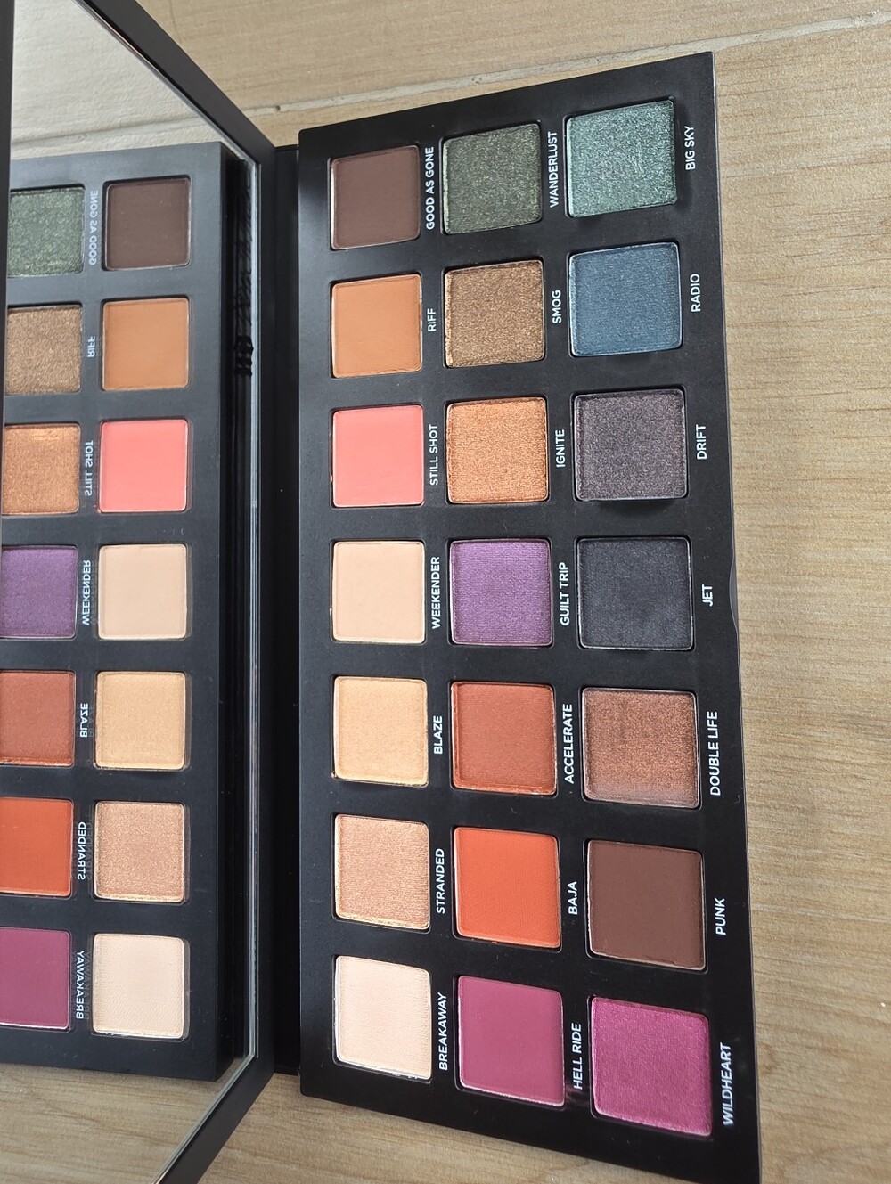 Urban Decay Born To Run Eyeshadow Palette | Full Size